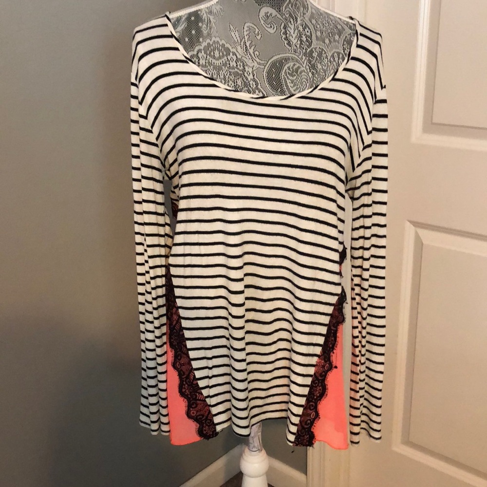 Stripe detail top